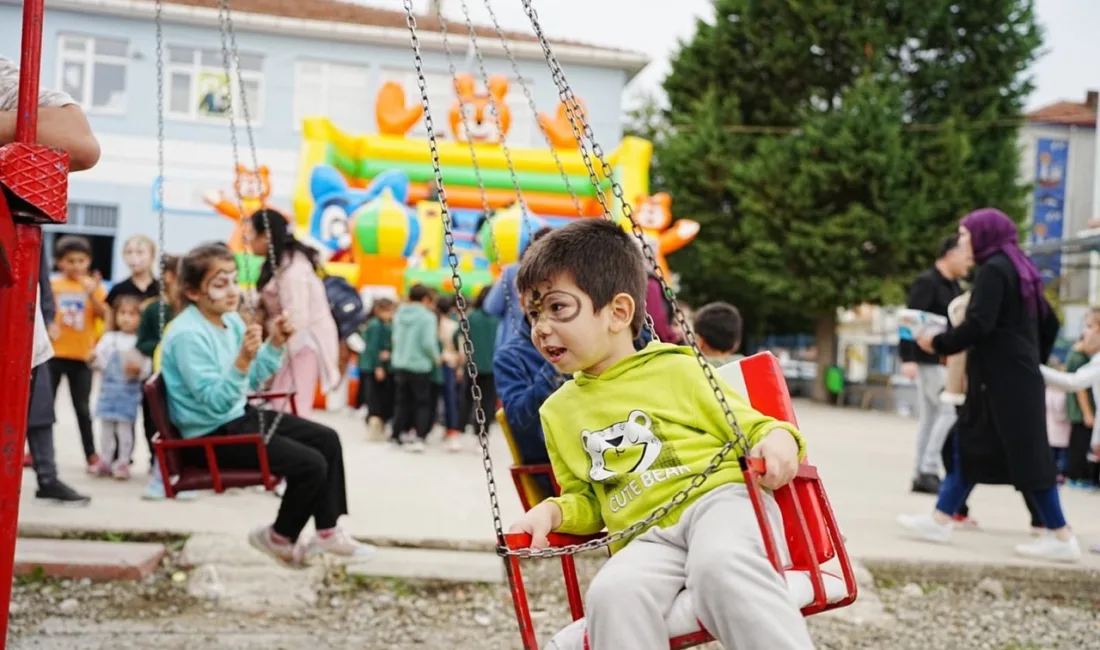 Samsun Büyükşehir Belediyesi’nin başlattığı “Biz Geldik Projesi” ile çocuklar eğleniyor,