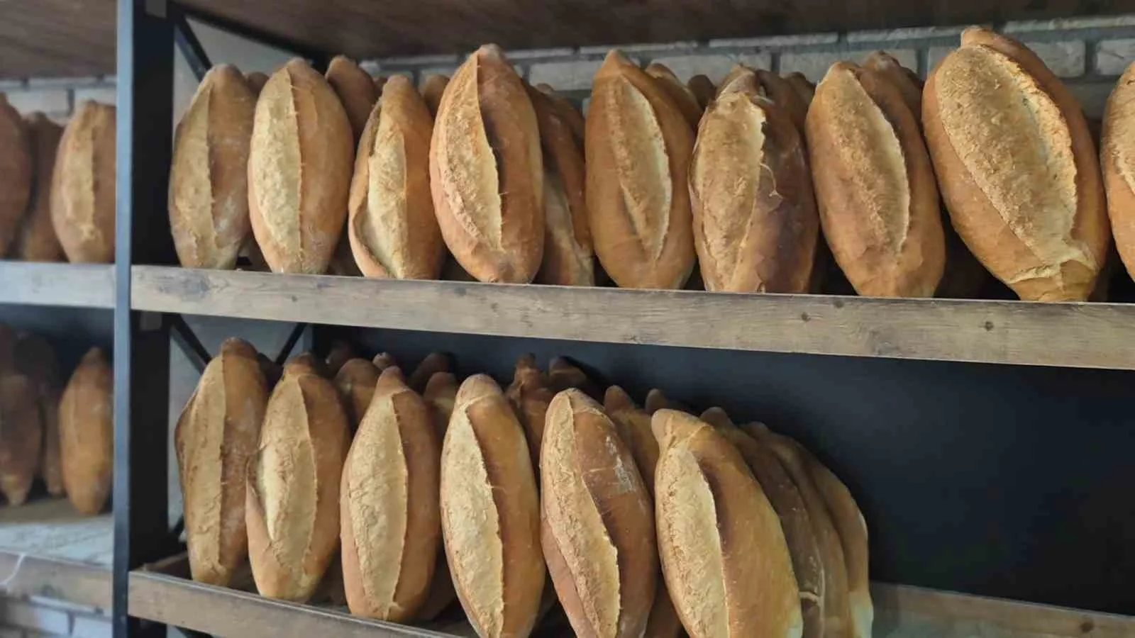 Samsun’da 210 gram somun ekmek 12,5 TL’den 15 TL’ye yükseldi.
