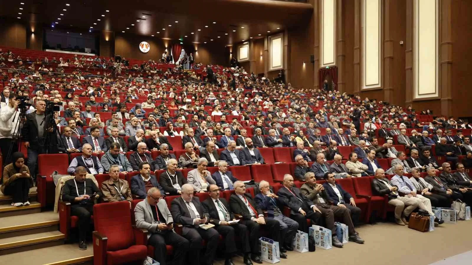 Gaziantep’te düzenlenen IX. Uluslararası Bilimler Işığında Yaratılış Kongresi’nde bilim ile