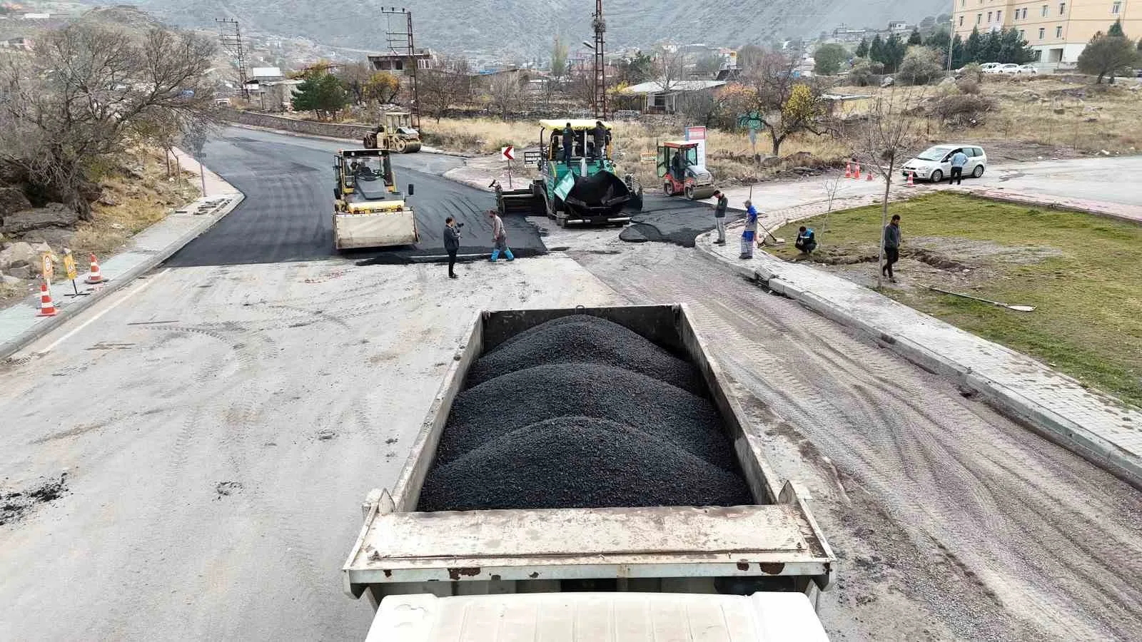 Melikgazi Belediyesi, Esentepe Mahallesi’nde altyapısı tamamlanan 1.5 kilometrelik Doğanyurt Caddesi’ni
