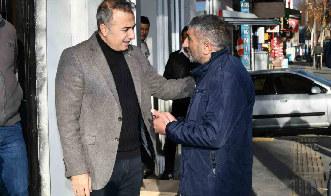 Ardahan Valisi Hayrettin Çiçek, Kongre Caddesi’nde esnafı ziyaret ederek işlerin