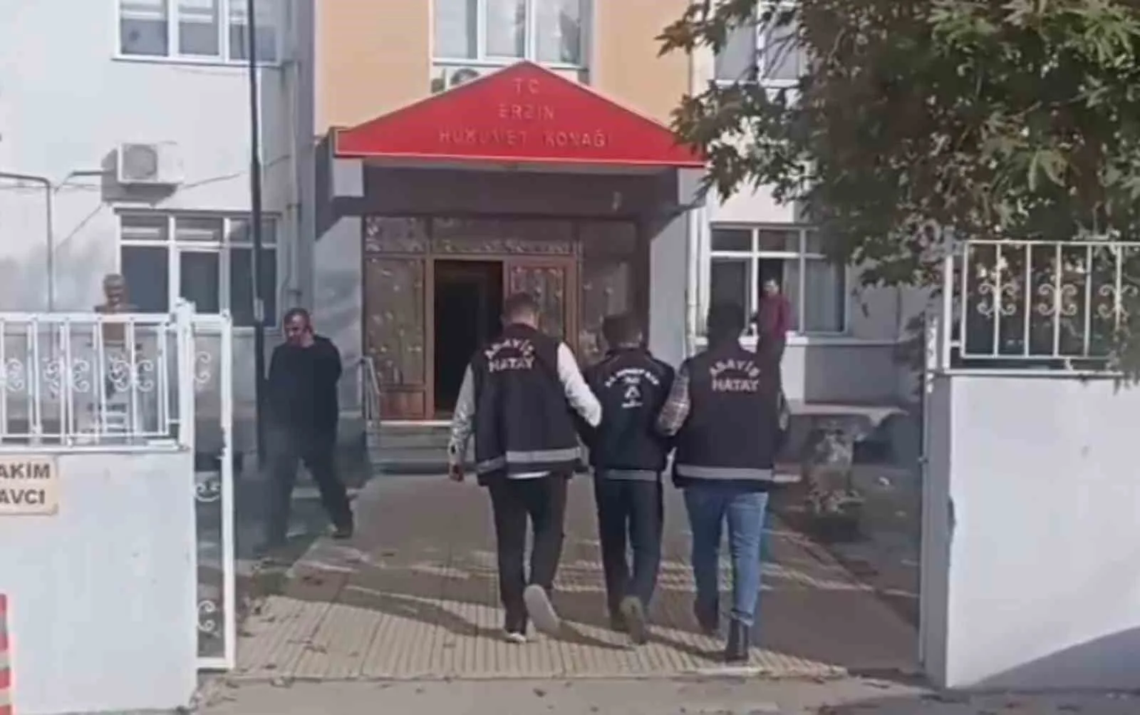 Erzin’de yivli-yivsiz silah ve bıçakları saldırı amacıyla taşımaktan 4 ay