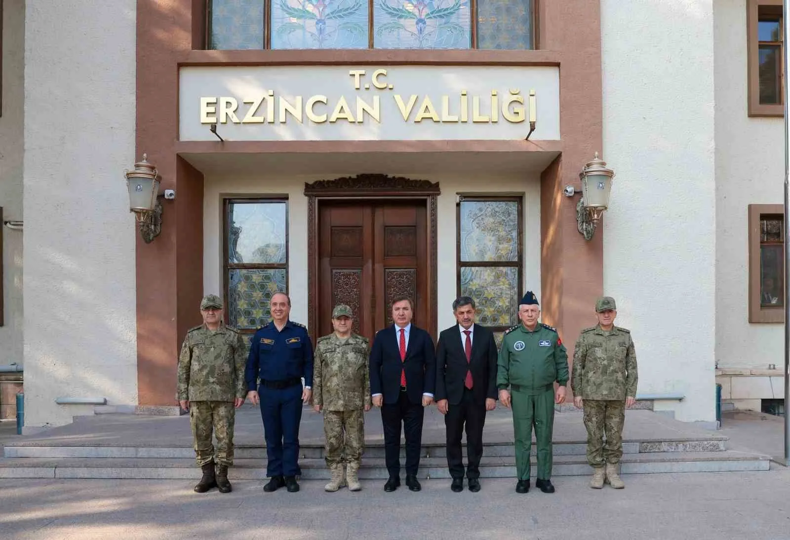 Orgeneral Selçuk Bayraktaroğlu, kuvvet komutanlarıyla birlikte Erzincan’da çeşitli temaslarda bulunarak
