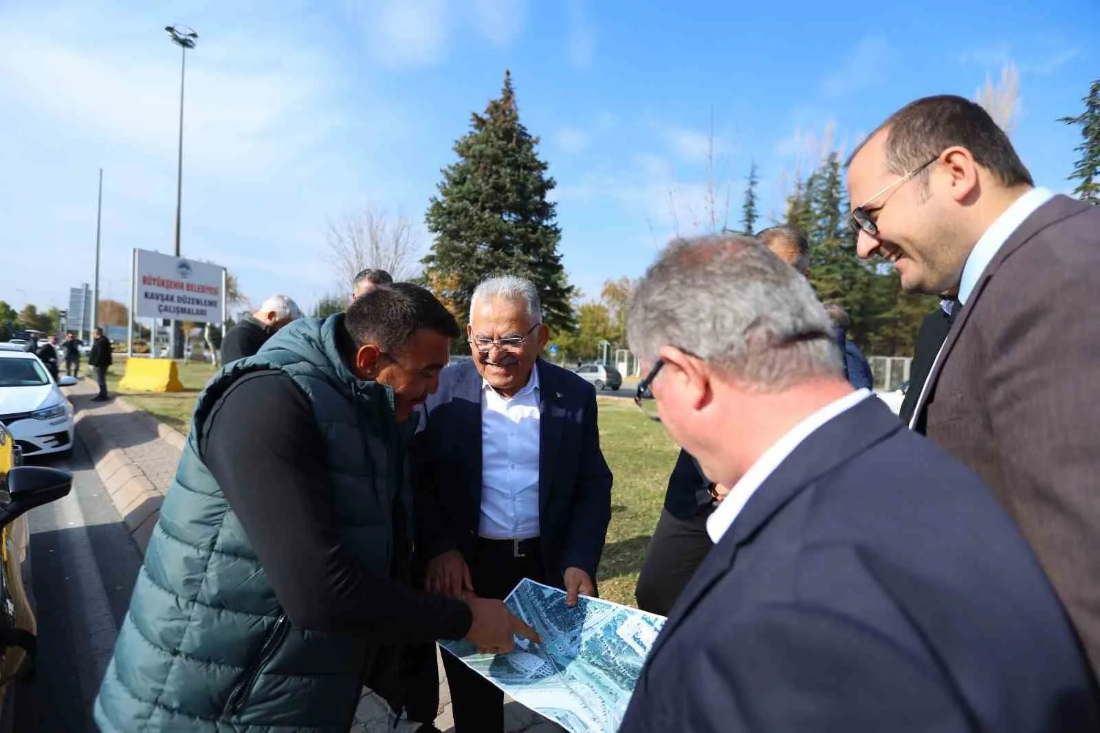 Kayseri Büyükşehir Belediye Başkanı Dr. Memduh Büyükkılıç, Talas Bulvarı üzerindeki