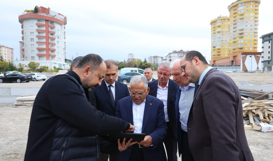 Kayseri Büyükşehir Belediye Başkanı Dr. Memduh Büyükkılıç, hayırsever Şaziye-Durmuş Şigan