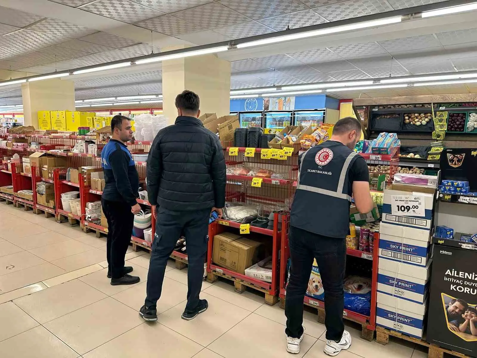 Siirt’te Ticaret İl Müdürlüğü ve Siirt Belediyesi ekipleri, kent genelinde