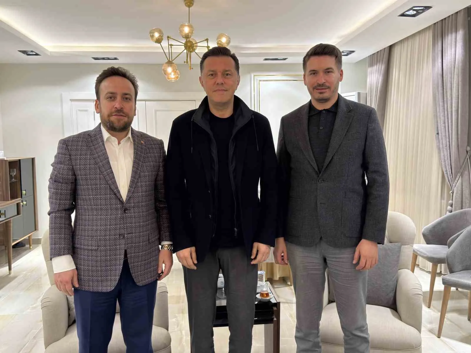 AK Parti Eskişehir Milletvekili Nebi Hatipoğlu, göreve başlayan Odunpazarı İlçe