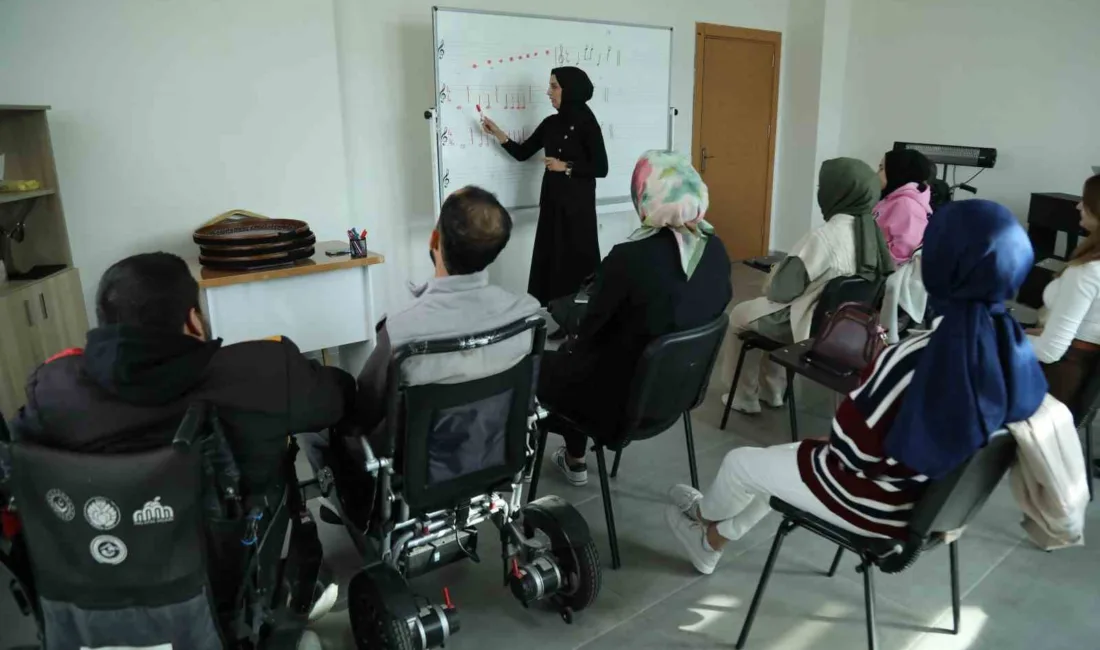 Bingöl Engelsiz Yaşam Merkezi dezavantajlı bireyleri destekliyor Bingöl Belediyesi Engelsiz Yaşam Merkezi, okuma-yazmadan müziğe, halk oyunlarından sanat
