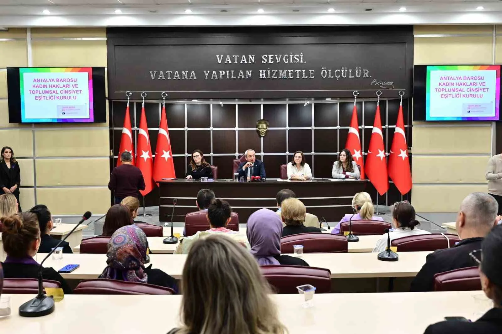 Kepez Belediyesi’nin 25 Kasım kapsamında düzenlediği “Güvende Hissetme Hakkı ve