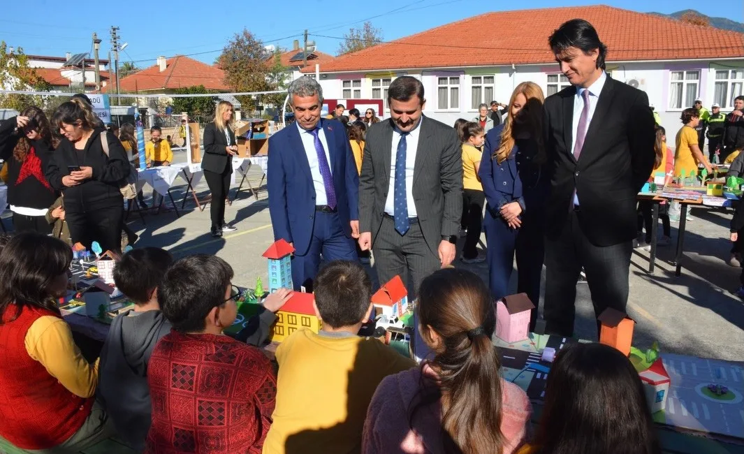 Muğla’nın Köyceğiz ilçesinde yürütülen Şehrin Akıllı Çocukları projesi kapsamında ilkokul