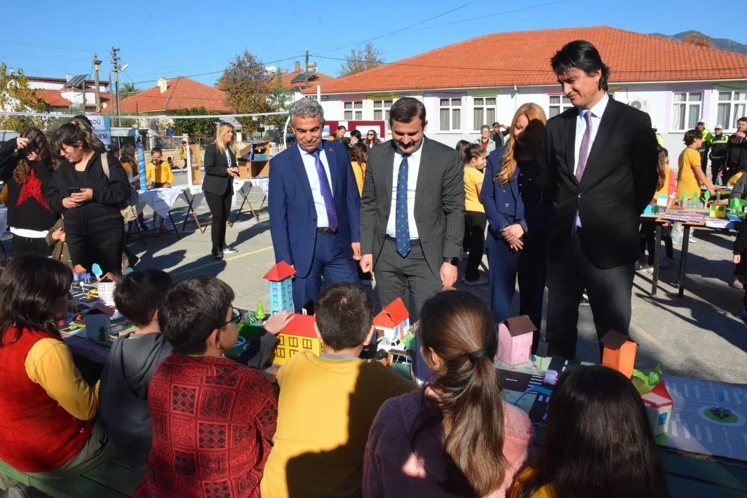 Muğla’nın Köyceğiz ilçesinde yürütülen Şehrin Akıllı Çocukları projesi kapsamında ilkokul