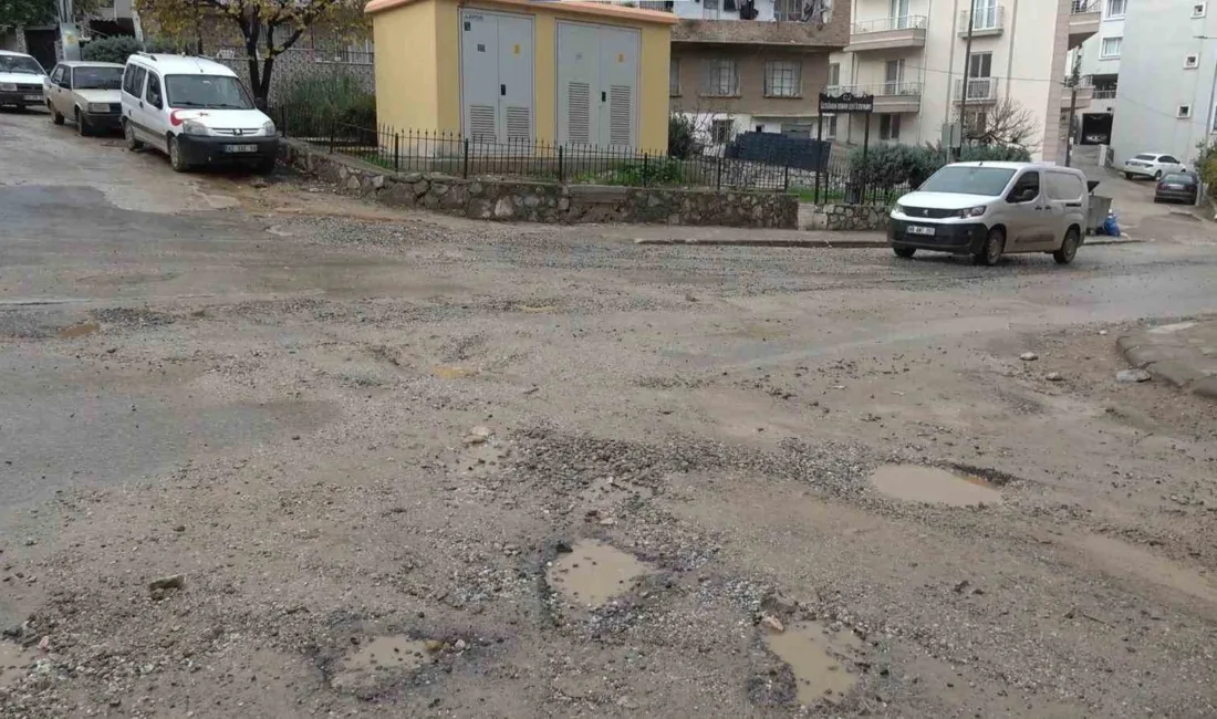 Muğla’nın Milas ilçesinde etkili olan sağanak yağışın ardından bozuk yollarda