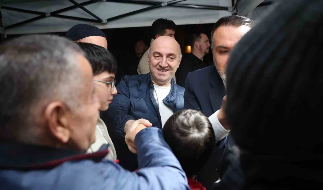 Darıca’da Regaip Kandili dolayısıyla vatandaşlara lokma ikramı Darıca Belediyesi tarafından Regaip Kandili vesilesiyle Emek Mahallesi Destebaşı Camisi’nde