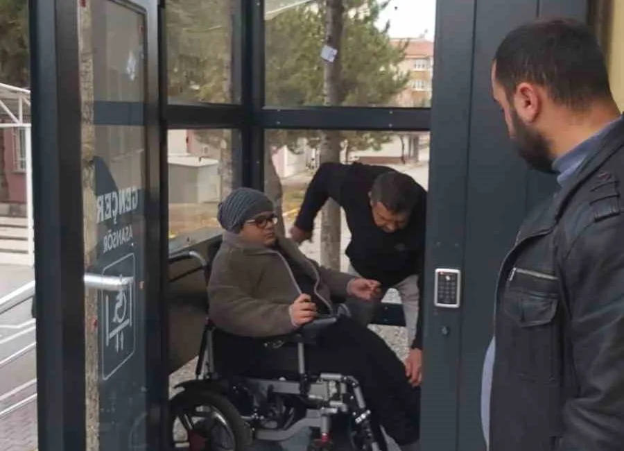 Afyonkarahisar’da online eğitim almak zorunda kalan 15 yaşındaki Faruk Uğuz,