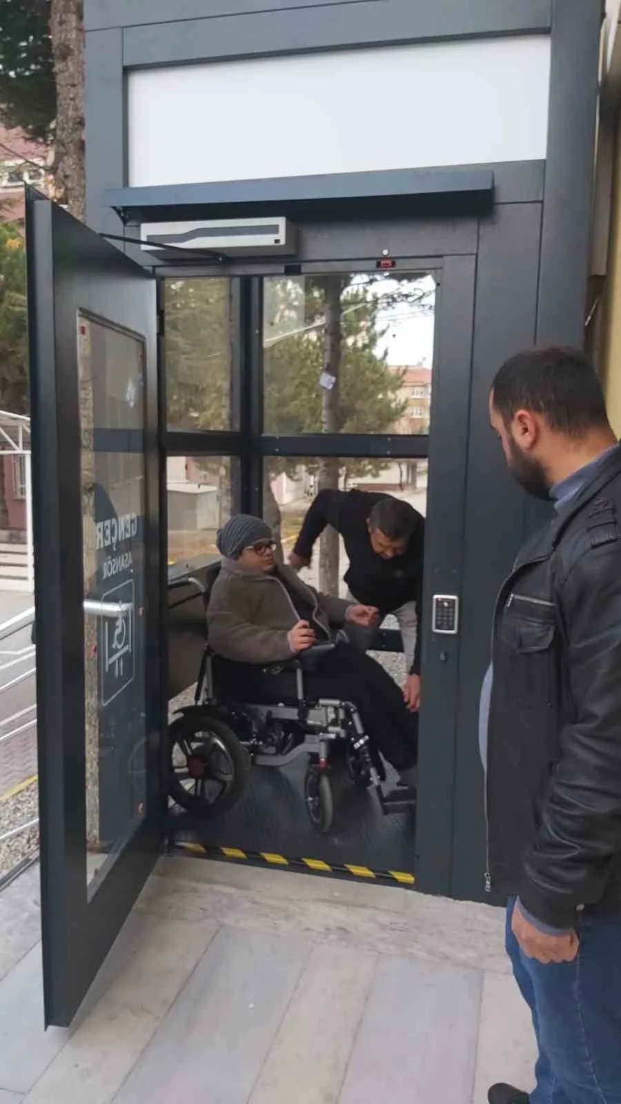 Afyonkarahisar’da online eğitim almak zorunda kalan 15 yaşındaki Faruk Uğuz,