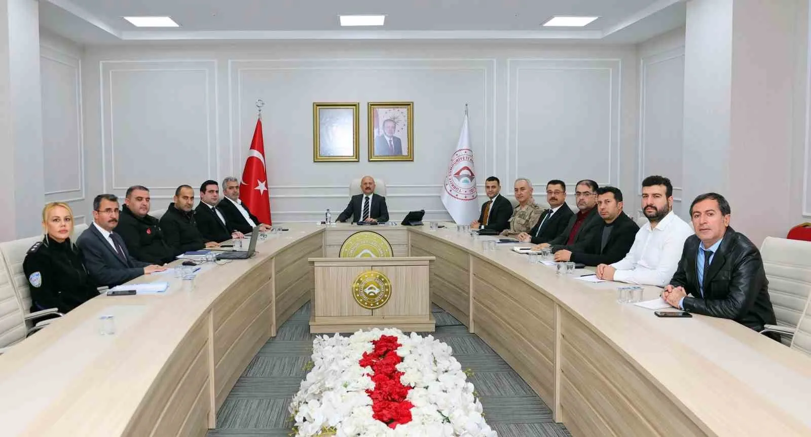 Asrın felaketinin ardından Adıyaman’da ağır ve orta hasarlı yapıların yıkımı