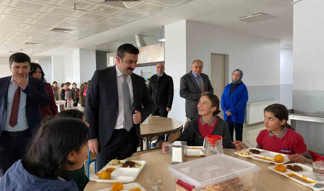 Arpaçay Kaymakamı Muhammed Burak Akköz, yatılı bölge ortaokulunu ziyaret ederek