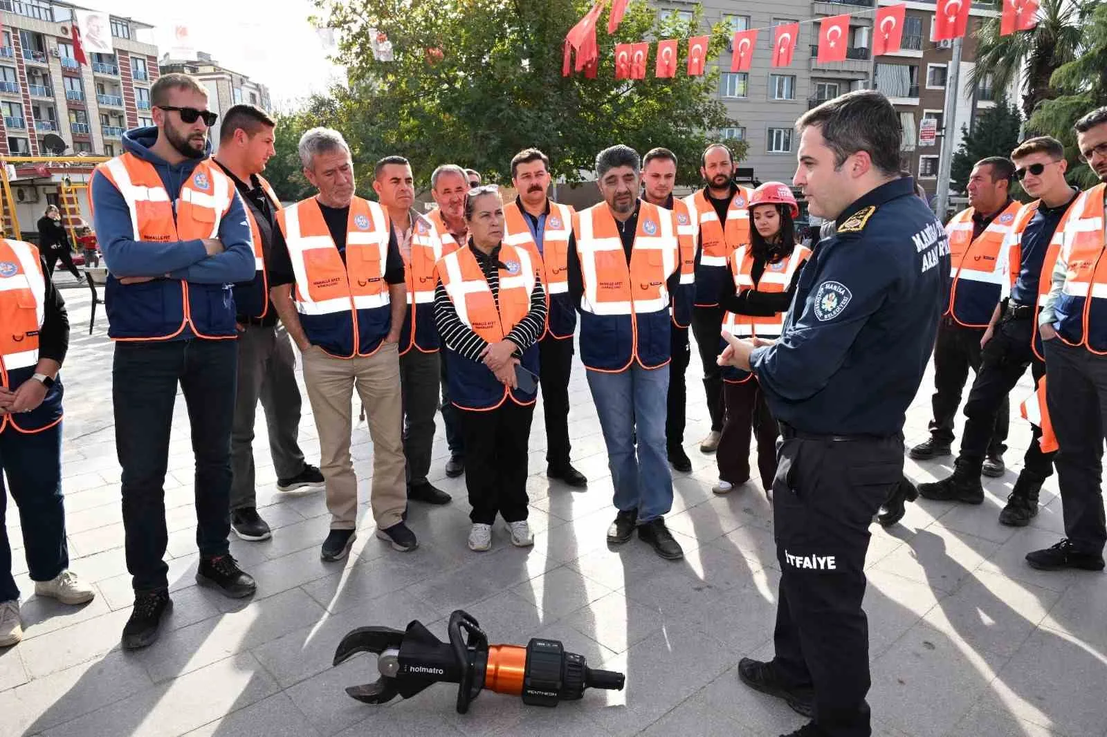 Manisa Büyükşehir Belediyesi, afet ve acil durumlara karşı mahallelerde hızlı