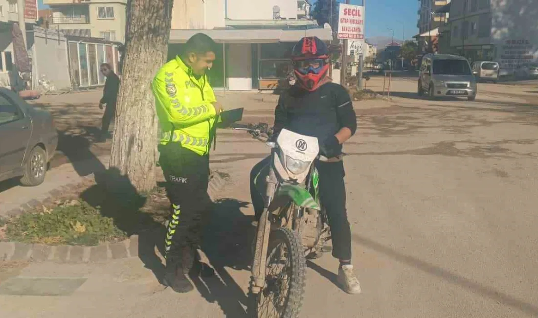 Adıyaman’ın Gölbaşı ilçesinde trafik ekipleri, motosiklet sürücülerine yönelik denetimlerini artırarak