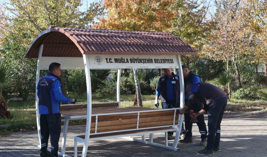 Muğla Büyükşehir Belediyesi, Köyceğiz’de parklar ve okullar için bank, piknik