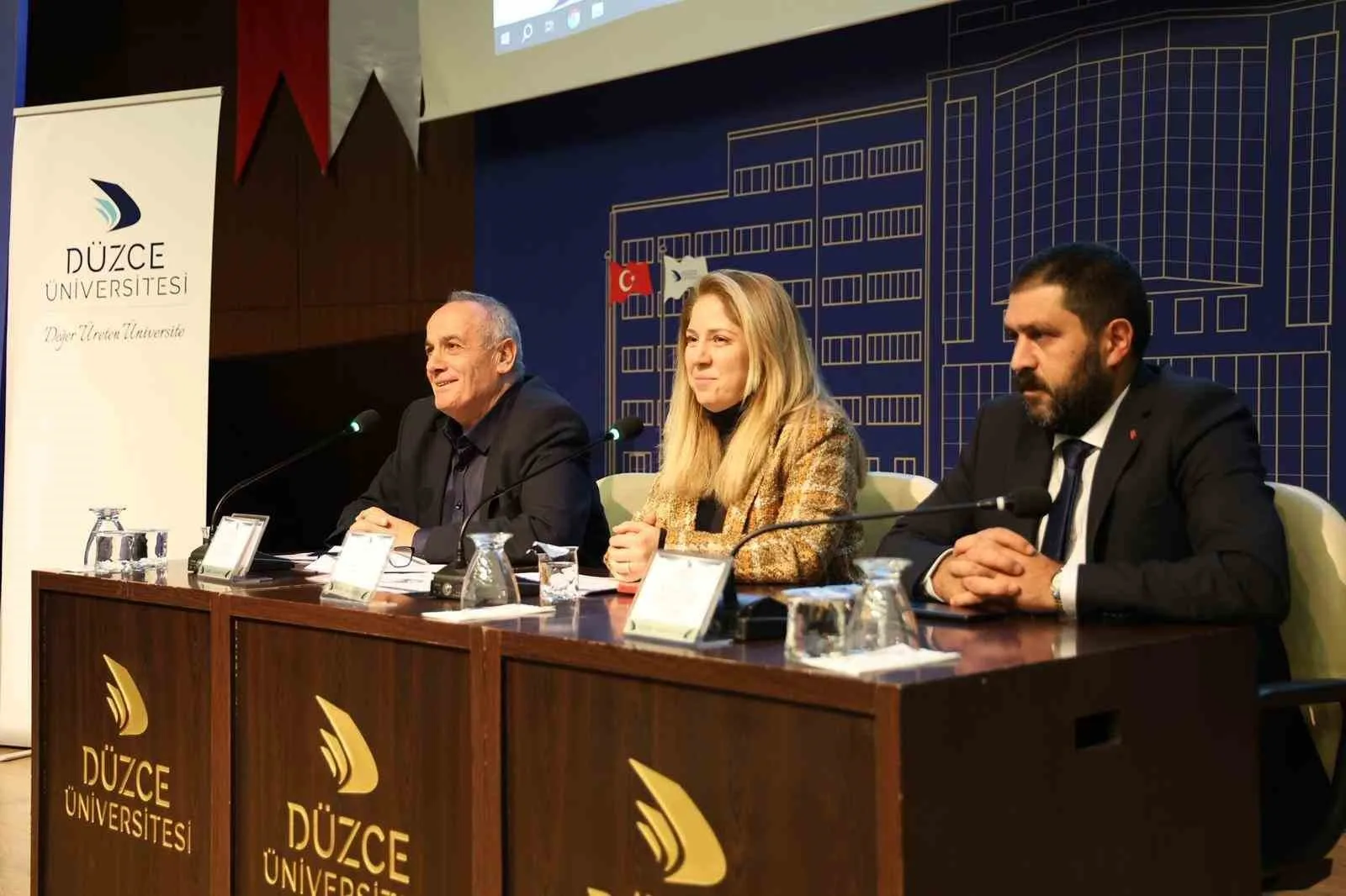 Düzce Üniversitesi’nin panelinde gençlerin evlilik algısı, düşen evlilik oranları ve