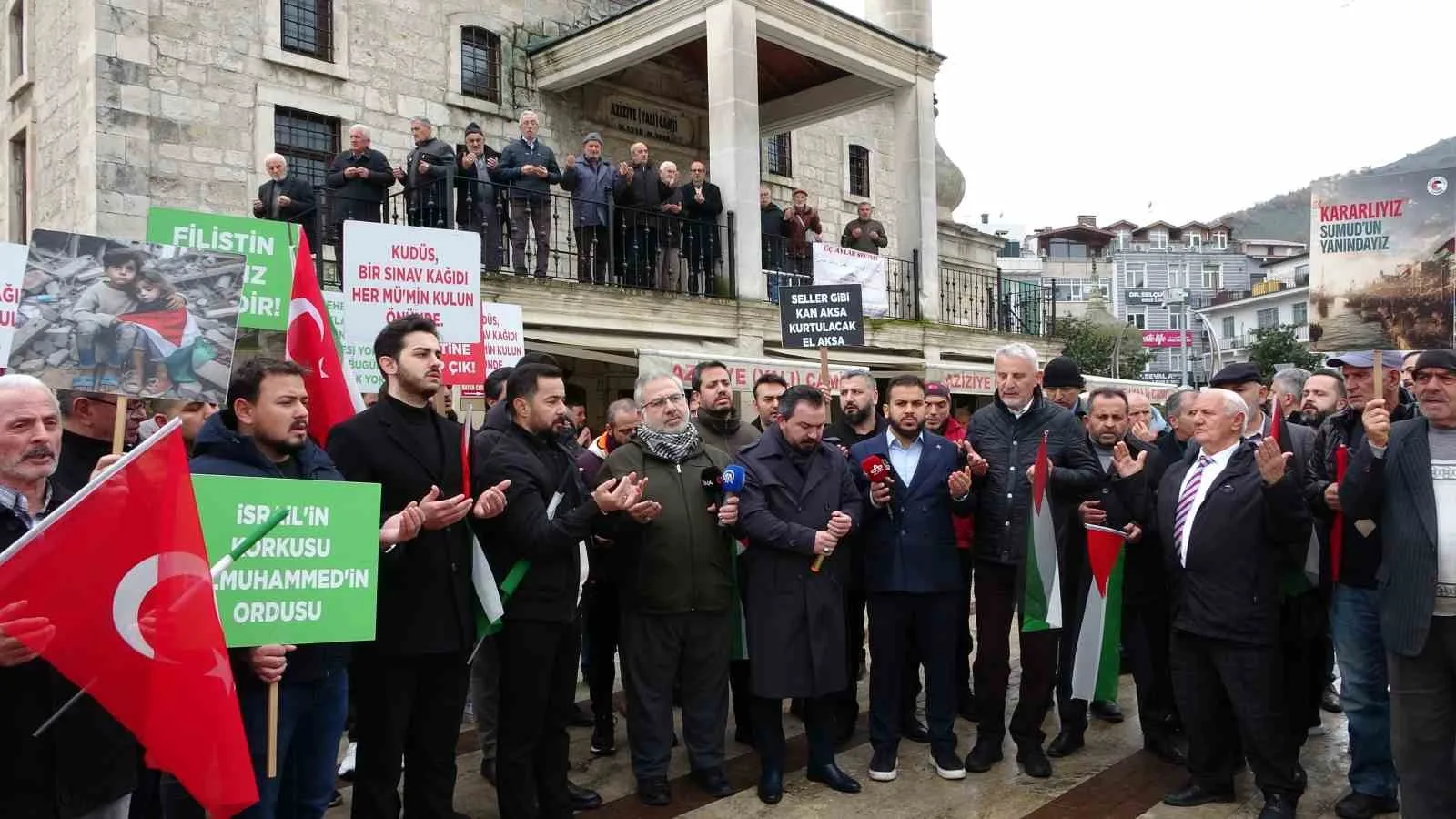 Ordu’nun Altınordu ilçesinde cuma namazı sonrası bir araya gelen sivil