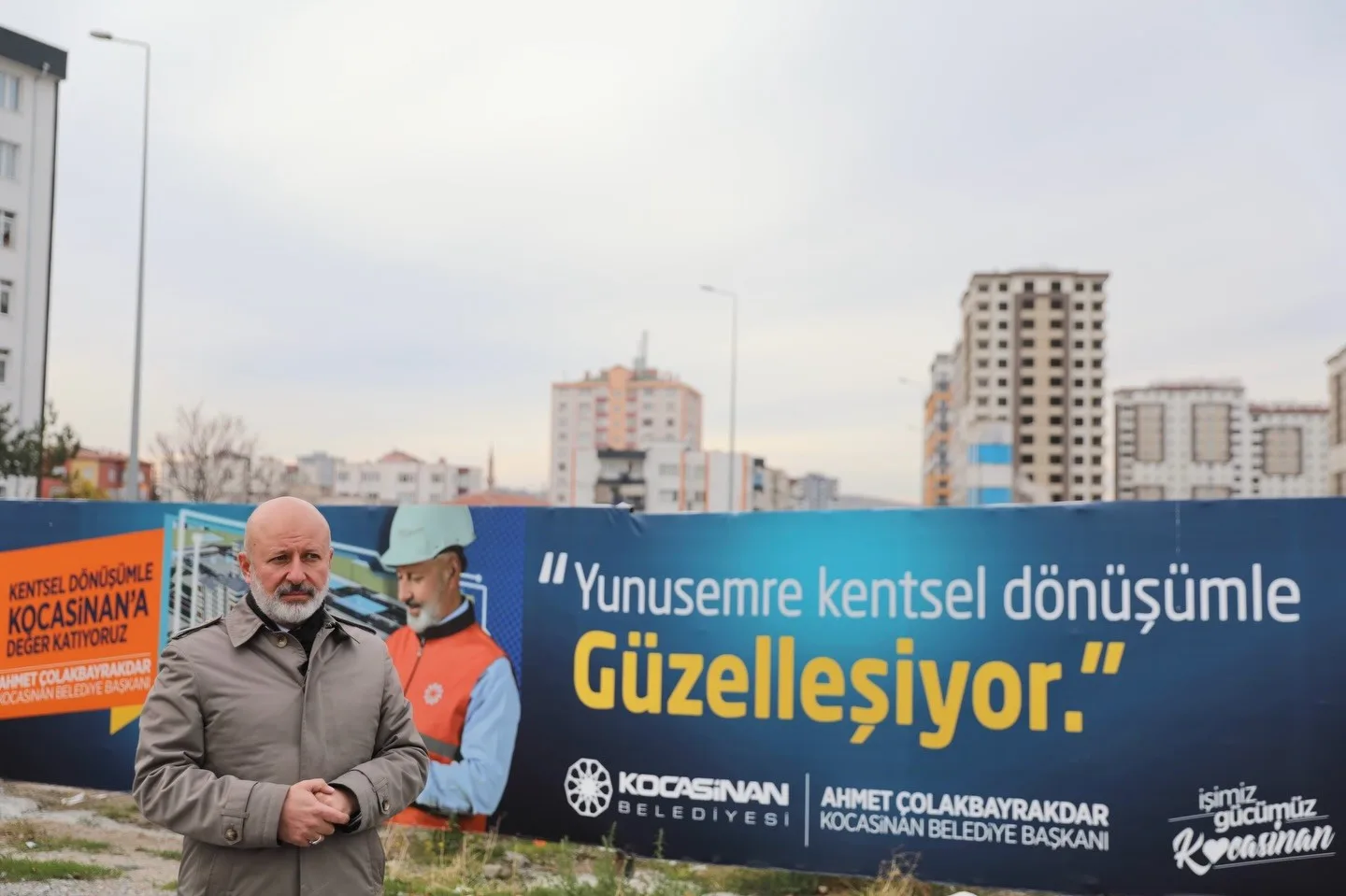 Kocasinan Belediye Başkanı Ahmet Çolakbayrakdar, Yunusemre’de tüm hak sahiplerine konutların