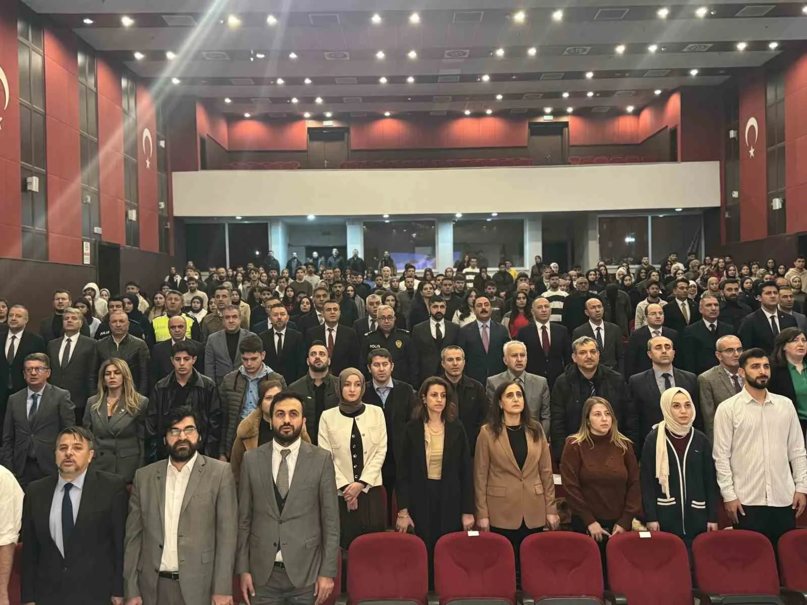 Mardin’de düzenlenen “Geçmişten Geleceğe Denetimli Serbestlik” panelinde suç, ceza, bağımlılıkla