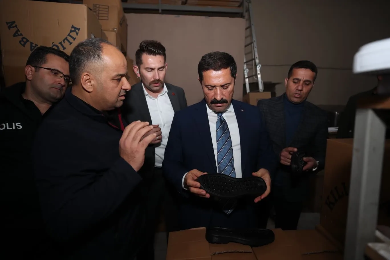 Vali Mustafa Masatlı, Reyhanlı’daki ayakkabıcılar sitesini ziyaret ederek yerel üretimi