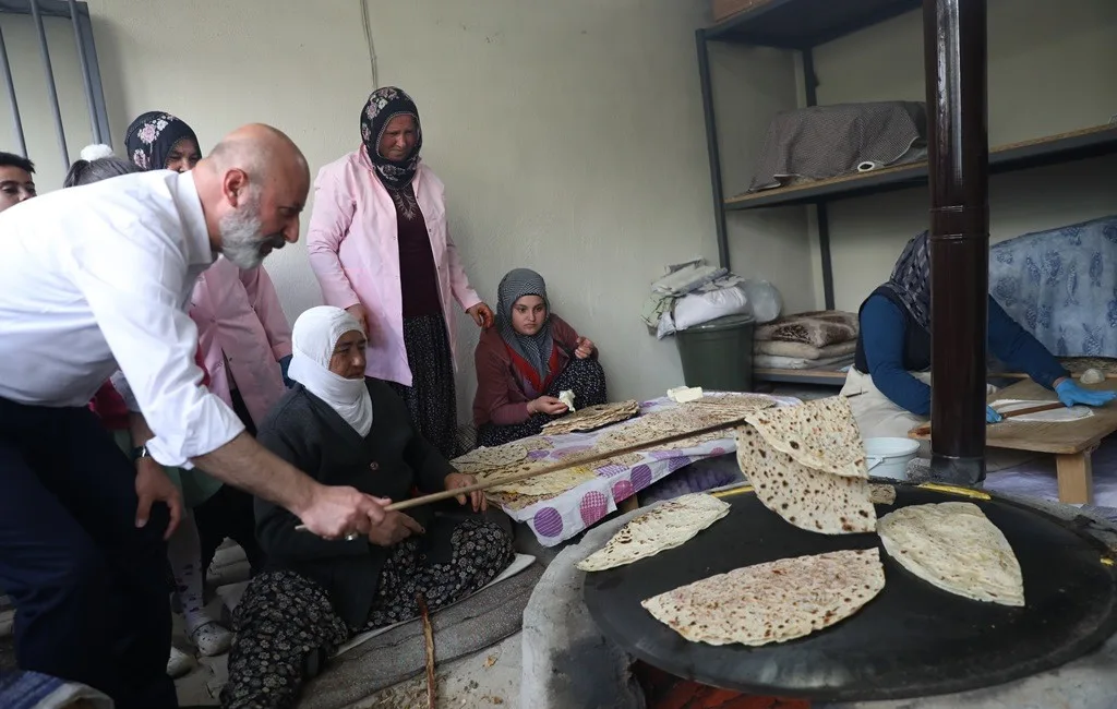 Kocasinan Belediyesi kırsal mahallelerde kalkınma atağı başlattı Başkan Ahmet Çolakbayrakdar, kırsalda yol ve altyapıdan tarımsal üretime kadar