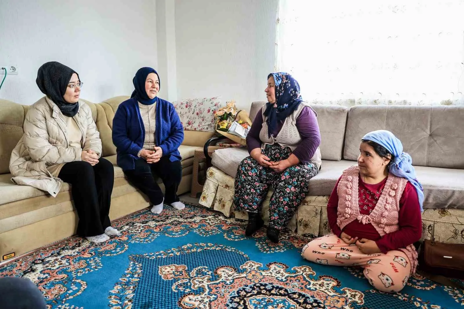 3 Aralık Dünya Engelliler Günü kapsamında yapılan ziyaretlerde belediye personeli,