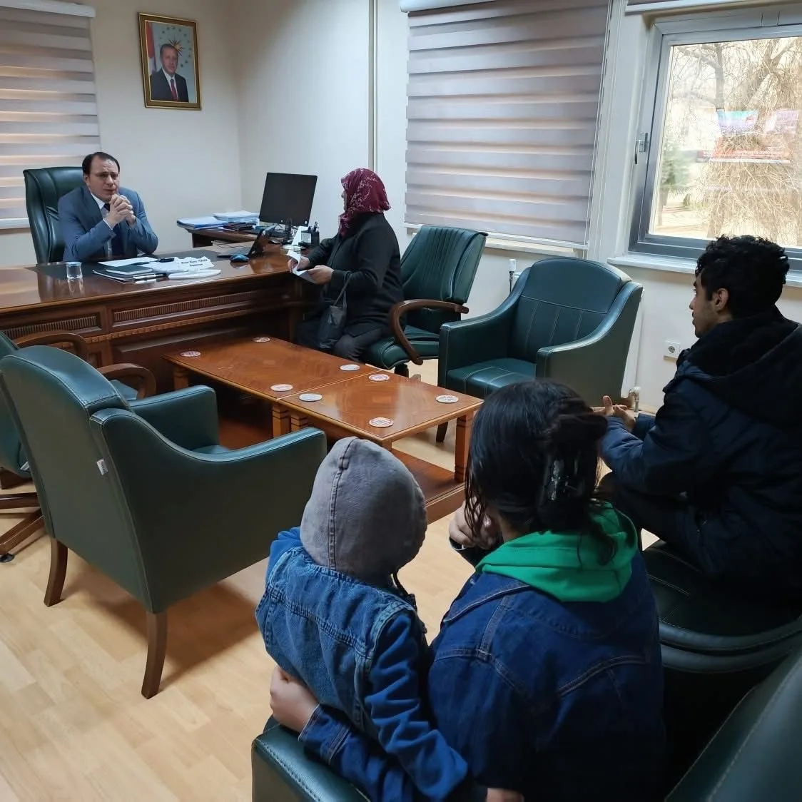 Afyonkarahisar’ın Bolvadin ilçesinde düzenlenen halk günü toplantısında vatandaşların dilek, şikâyet