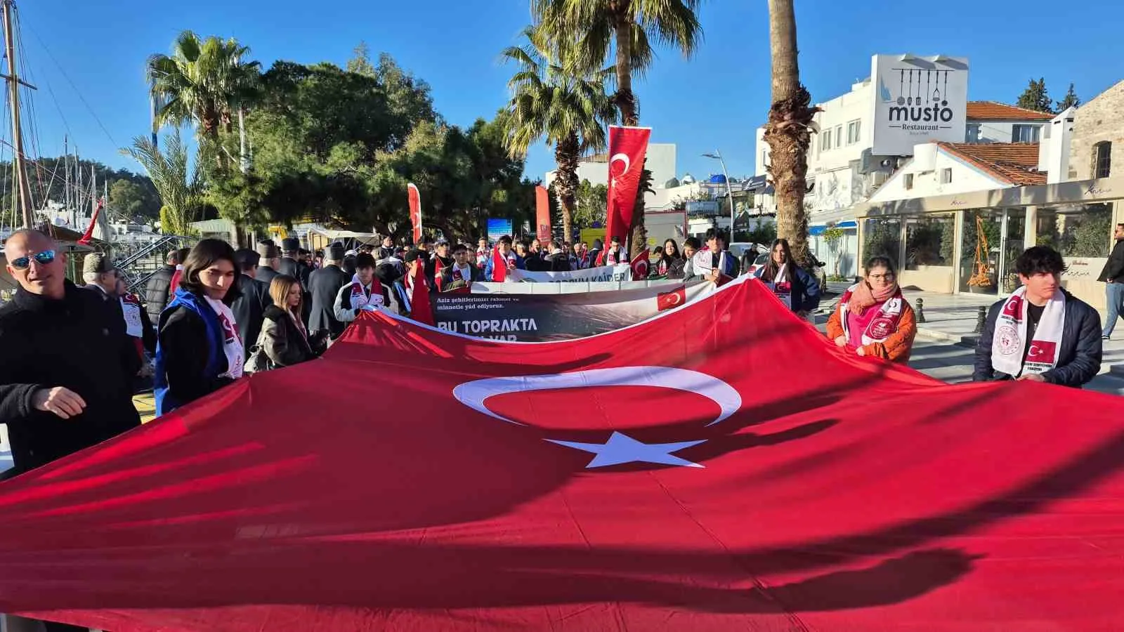 Sarıkamış Harekatı’nın 111’inci yılı dolayısıyla Bodrum’da düzenlenen anma yürüyüşünde 120
