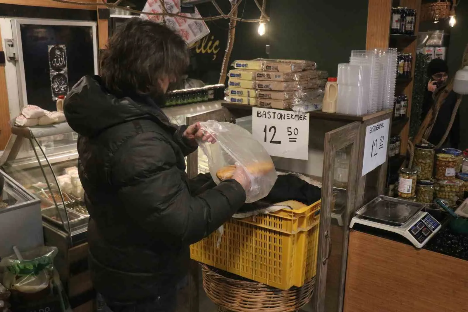 Sakarya’nın Erenler ilçesinde bir fırın ve şarküteri işletmesi, 270 gram