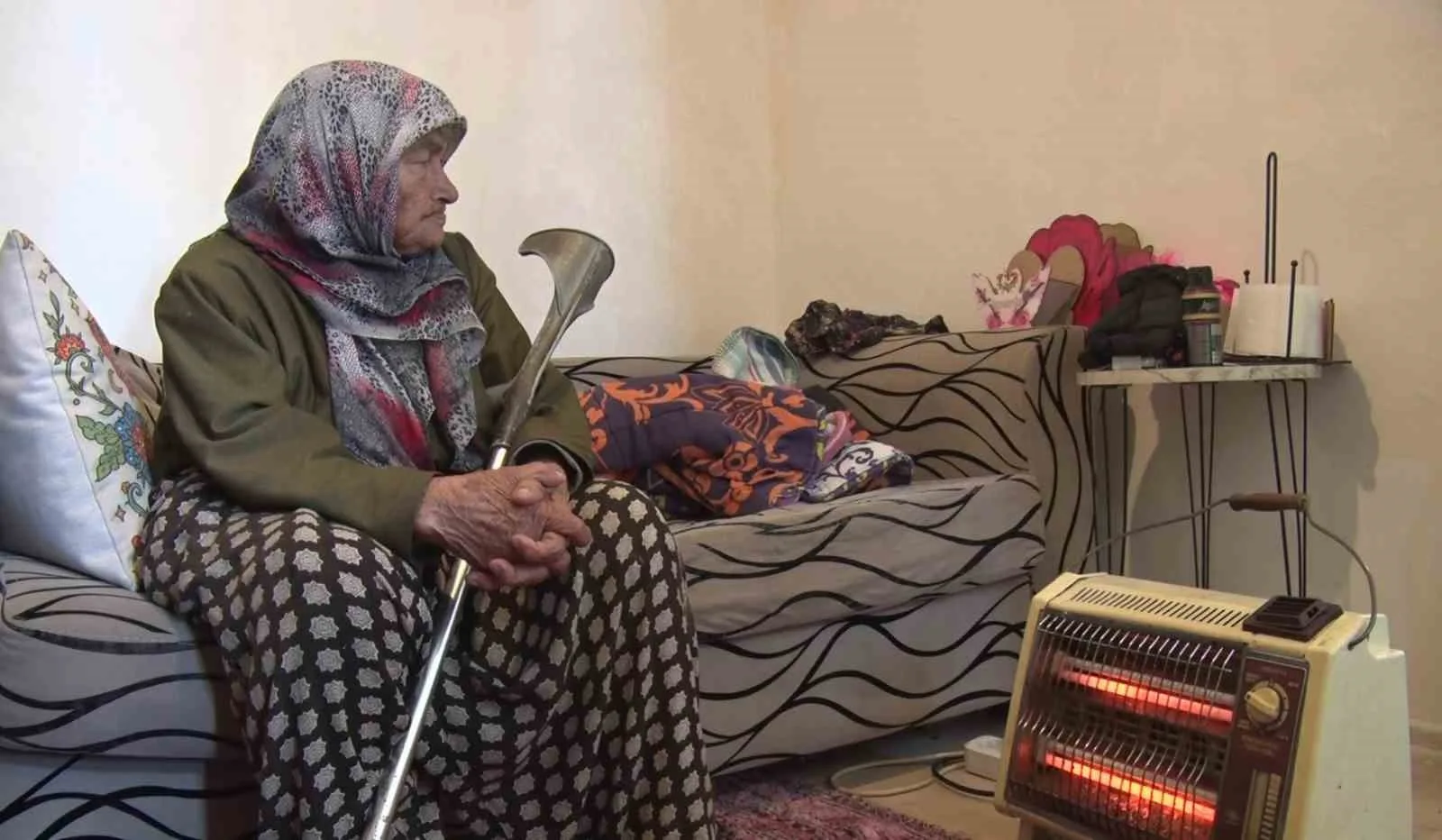 Antalya’da yaşayan Tarık Bakır, sokakta kalan arkadaşına evini açtı ancak