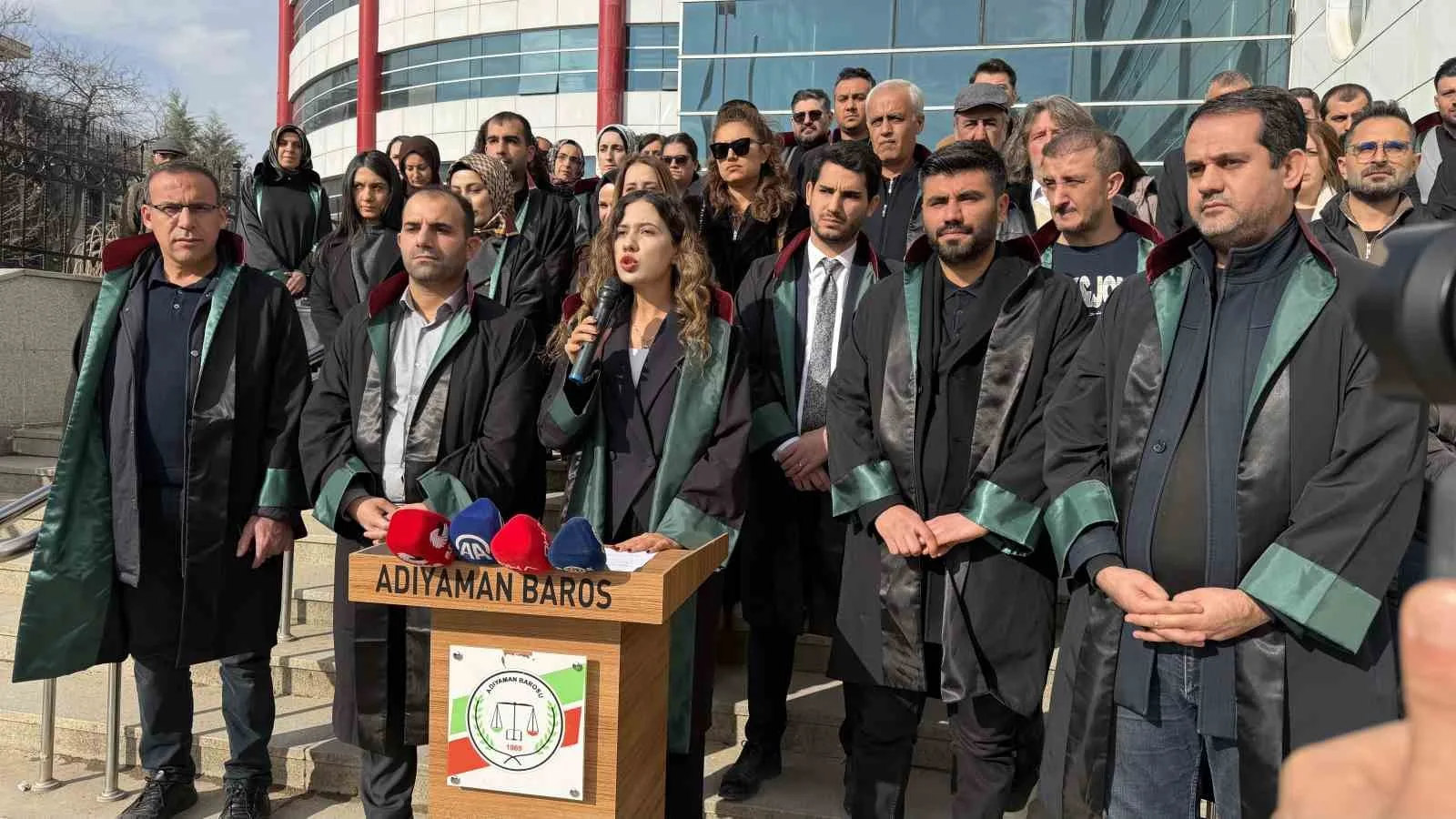 Adıyaman Barosu, avukatlara yönelik artan tehdit ve saldırılara dikkat çekerek,