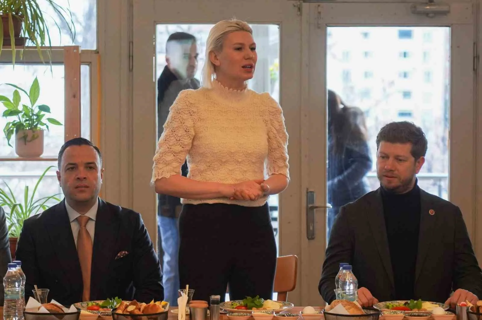 Bilecik Belediye Başkanı Melek Mızrak Subaşı, kentteki çöp konteynırlarının eski