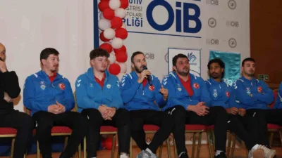 Süper Kupa şampiyonu Nilüfer Belediyespor Erkek Hentbol Takımı sporcuları, Bursa’da