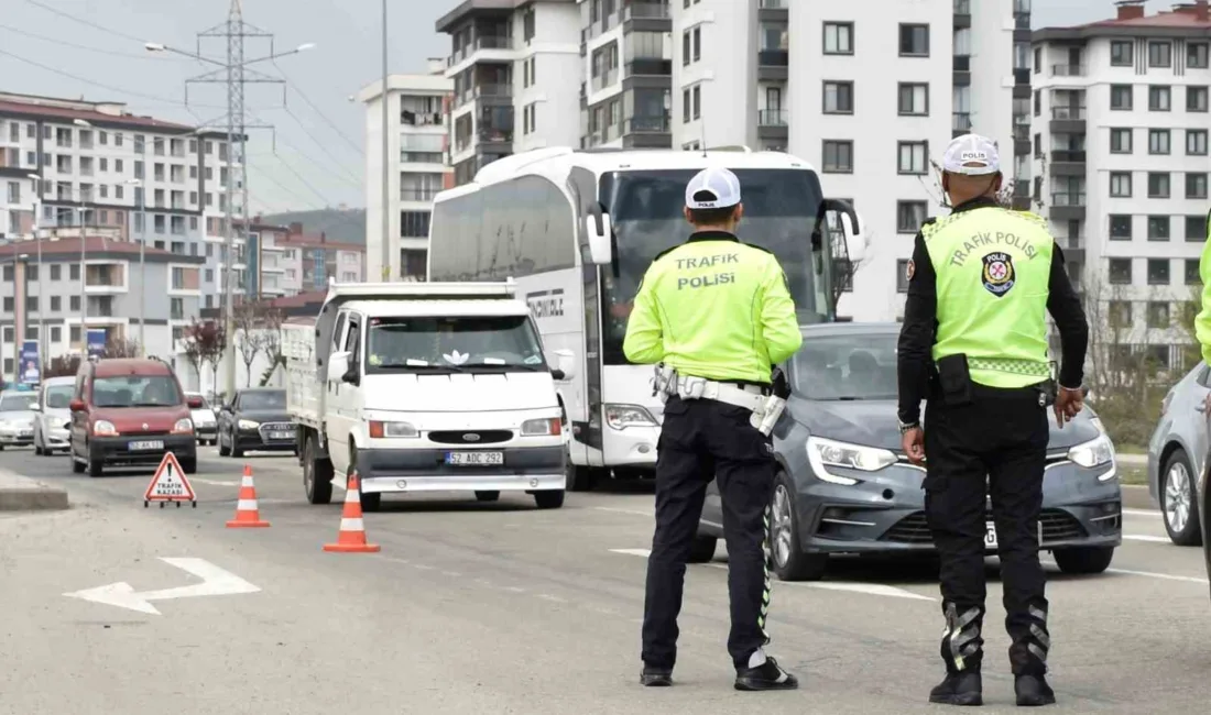 Ordu’da bir haftada 17 bin araç denetlendi Ordu’da polis ekiplerinin bir haftalık trafik denetimlerinde 17 bin 317