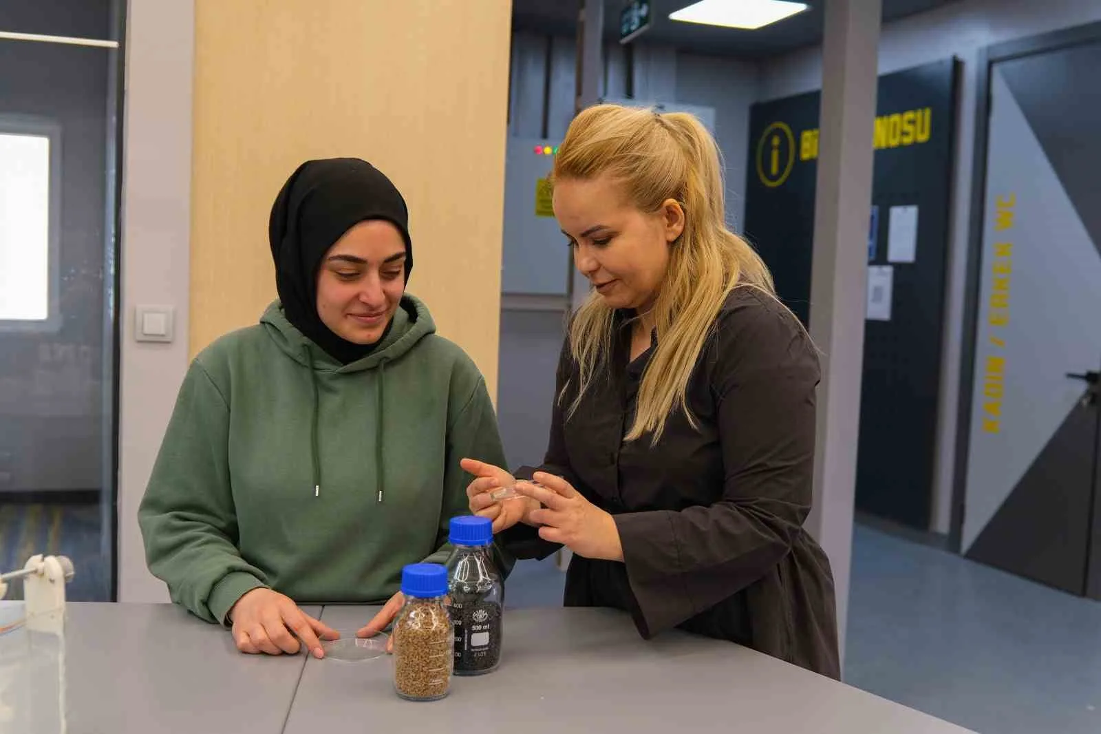 Hitit Üniversitesi’nde TÜBİTAK destekli Milli Teknoloji Atölyesi açıldı, öğrencilerin bilim