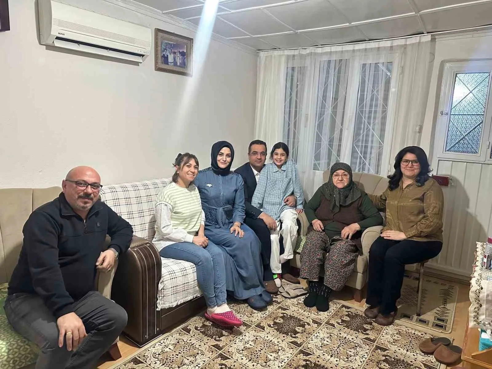 Manisa’nın Sarıgöl ilçesinde Kaymakam Halil Dalak ve eşi Ayfer Dalak,