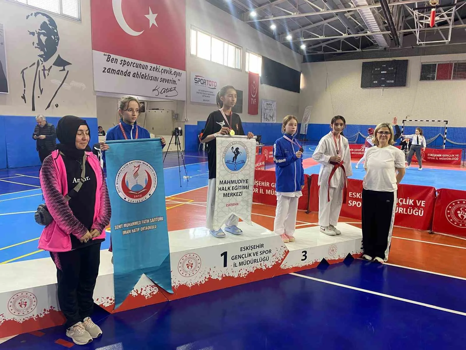 Eskişehir’de Okul Sporları kapsamında düzenlenen Yıldız Kız-Erkek Taekwondo İl Birinciliği,