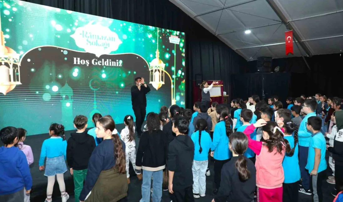 Ramazan Sokağı’nda çocuklara bilim atölyesi Samsun’da Cumhuriyet Meydanı’nda kurulan Ramazan Sokağı’nda düzenlenen bilim atölyeleri çocuklardan