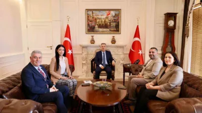 Radikal Eğitim Kurumları yöneticileri, İzmir Valisi Süleyman Elban ve Cumhuriyet
