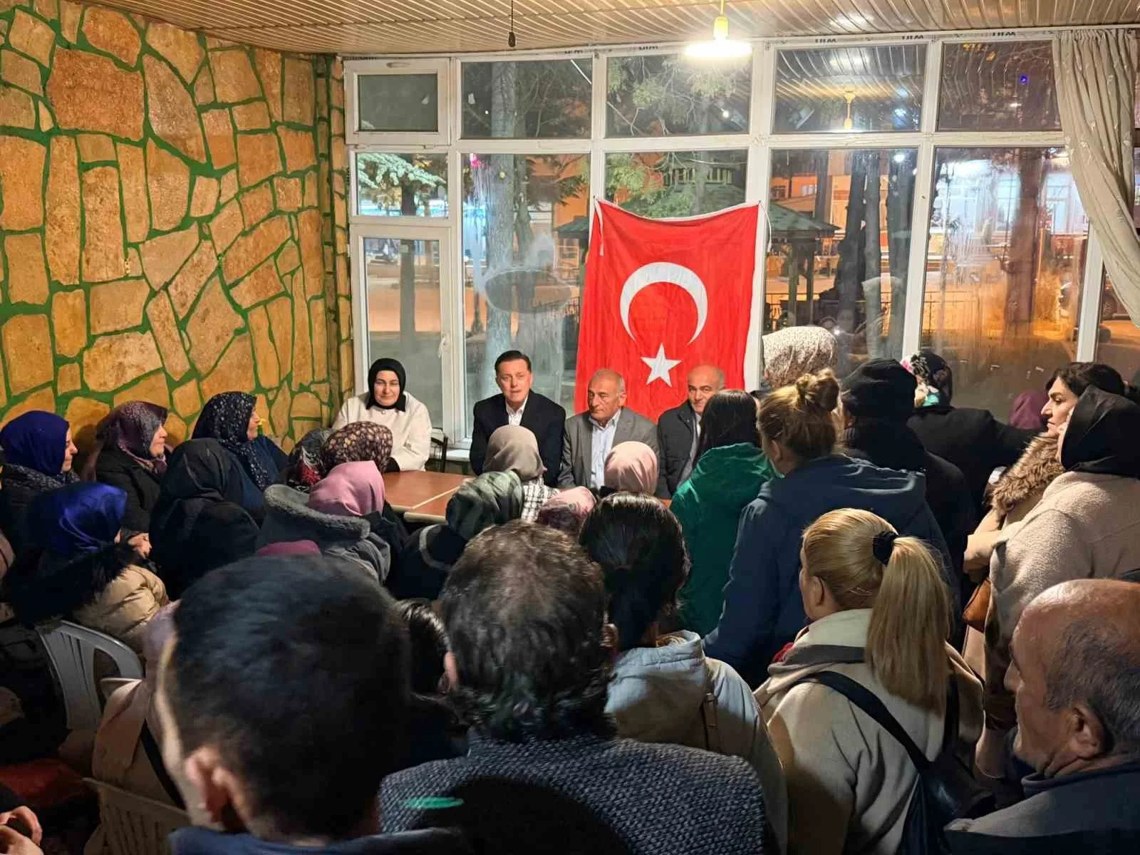 AK Parti Eskişehir Milletvekili Nebi Hatipoğlu, Han ilçesinde muhtarlarla bir