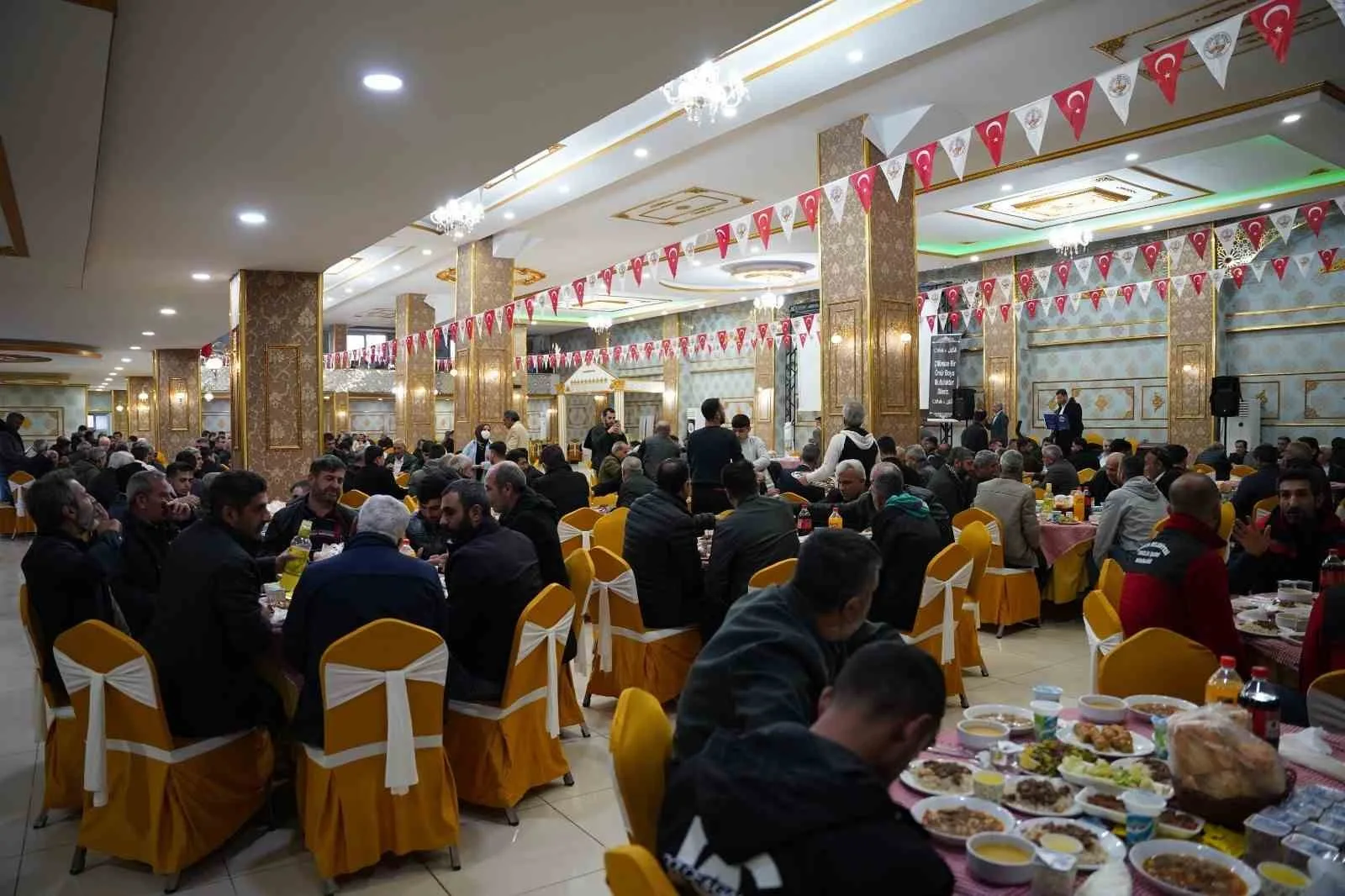 Kahta Belediye Başkanı Mehmet Can Hallaç, Ramazan ayında düzenlenen iftar