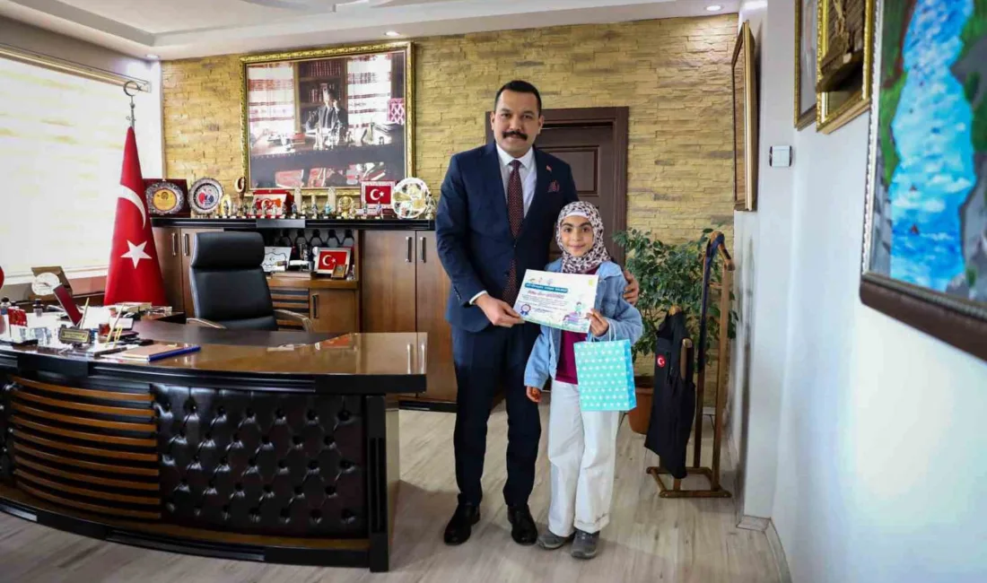 Van’ın Muradiye ilçesinde 62. Kütüphane Haftası kapsamında düzenlenen etkinliklerde minik
