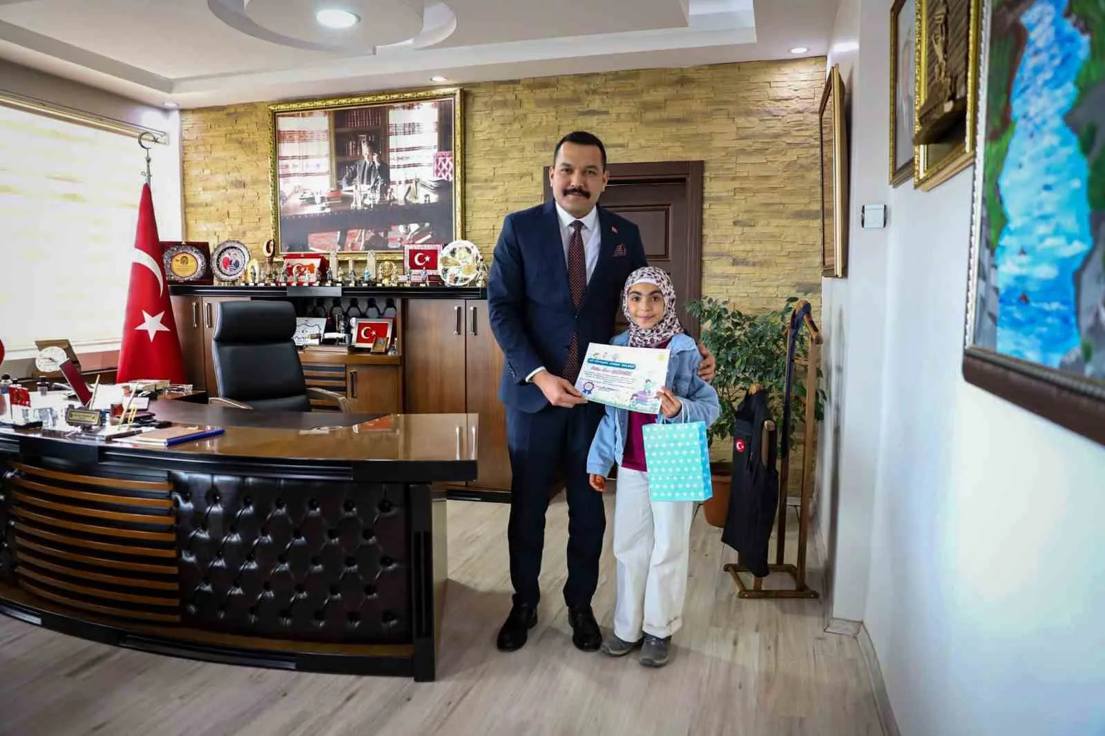 Van’ın Muradiye ilçesinde 62. Kütüphane Haftası kapsamında düzenlenen etkinliklerde minik