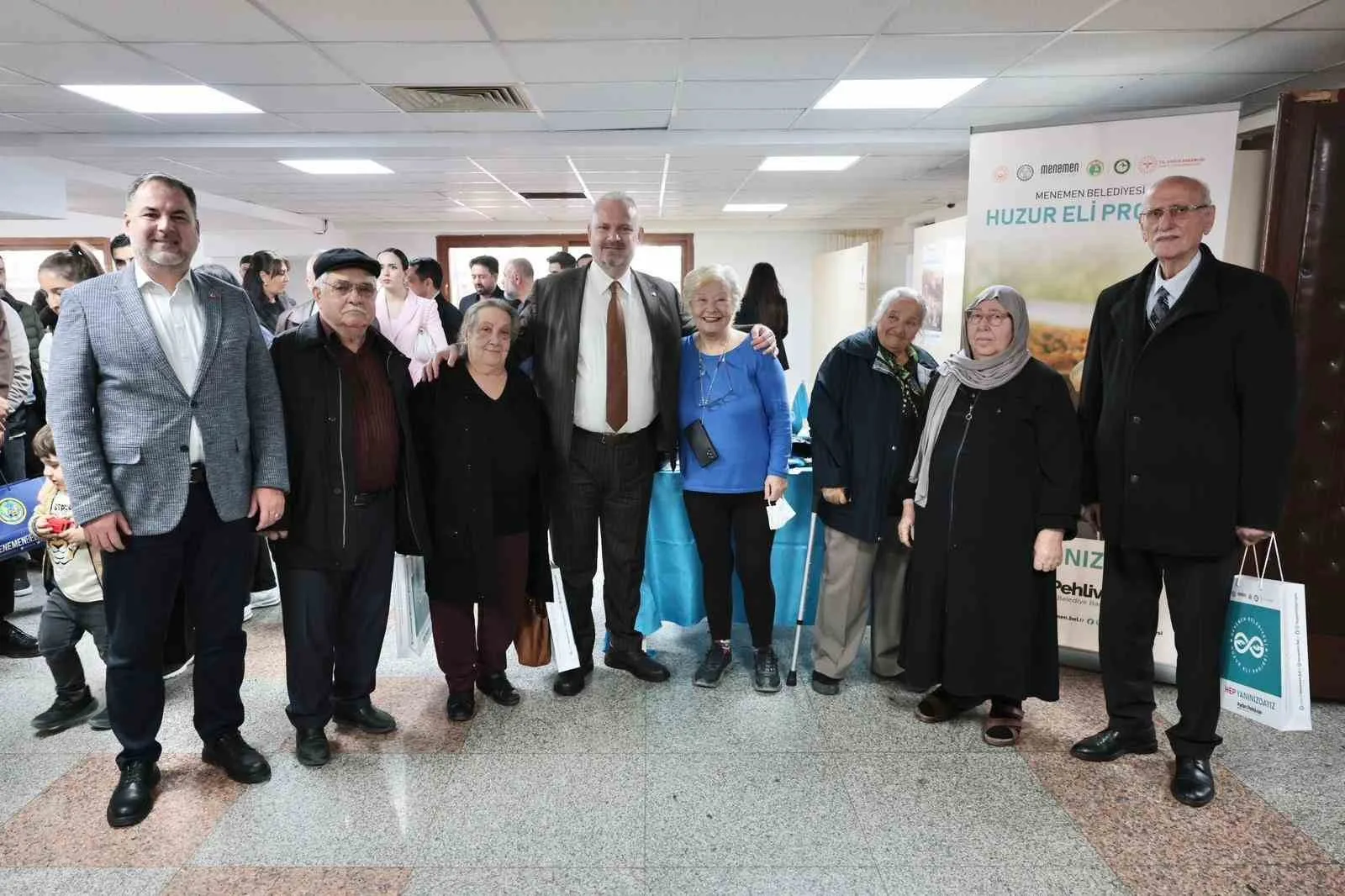 Menemen Belediyesi’nin hayata geçirdiği Huzur Eli Projesi ile 65 yaş
