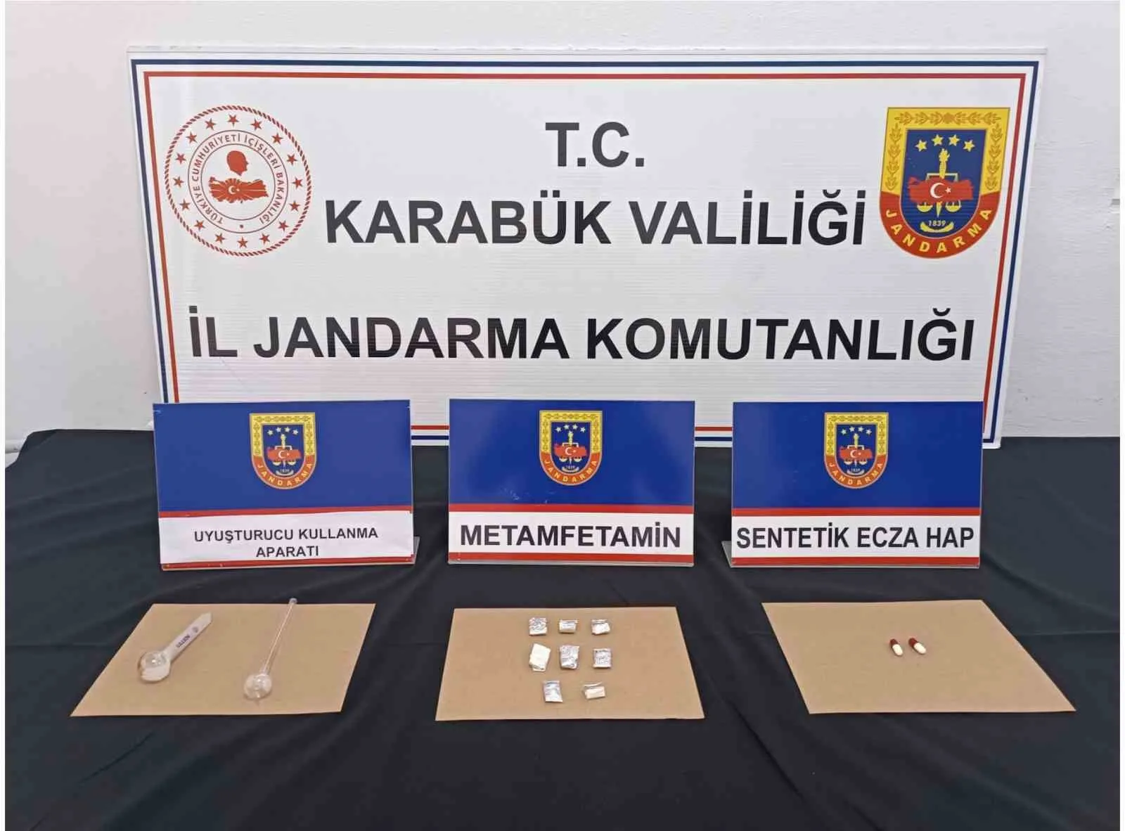 Karabük’te düzenlenen 3 ayrı uyuşturucu operasyonunda 10 şüpheli gözaltına alındı.